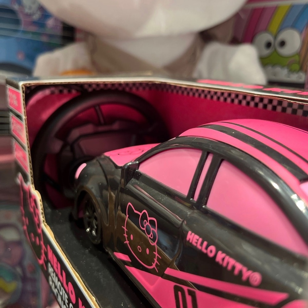 Hello Kitty Remote Control Car - Picture 2 of 4